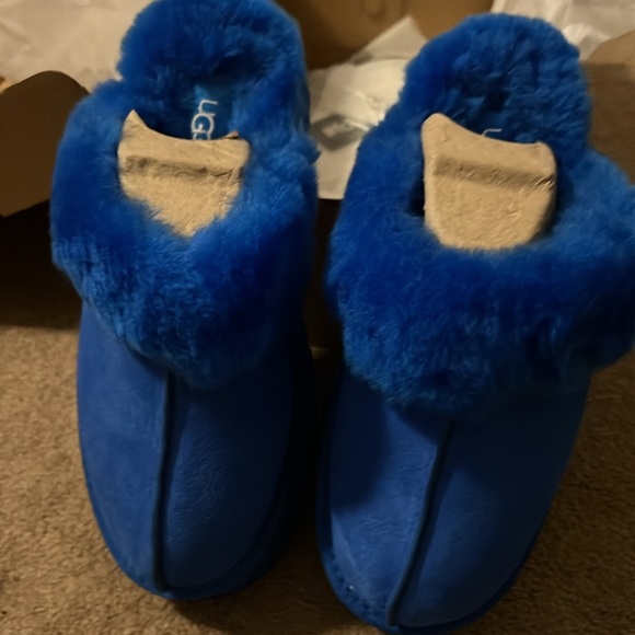 UGG SLIDES - Picture 2 of 5